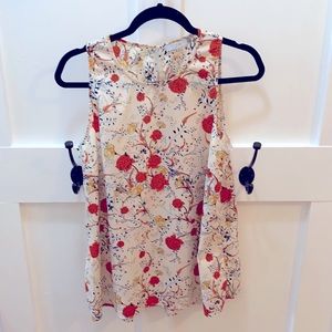 Sleeveless floral shirt, very versatile!